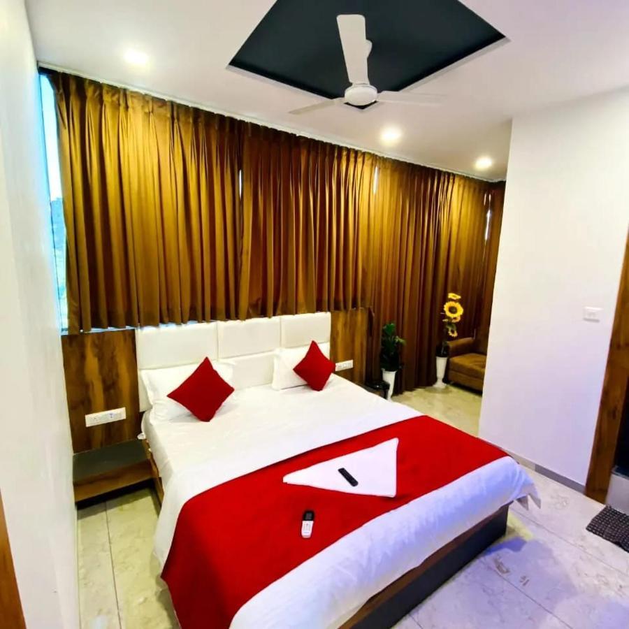 Hotel Nova Rooms Atlanta Shopping Surat Exterior foto