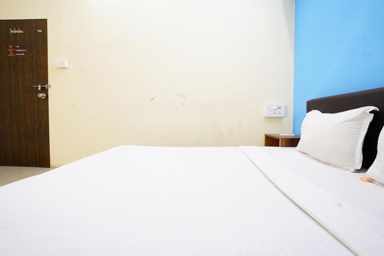 Hotel Nova Rooms Atlanta Shopping Surat Exterior foto